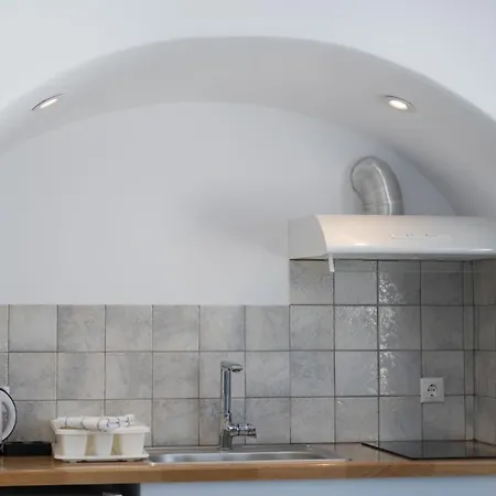 Ξενοδοχείο με διαμερίσματα Sun Angelos - Luxury Cave 4*