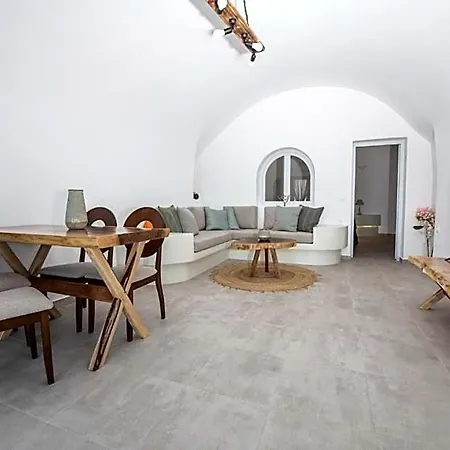 Ξενοδοχείο με διαμερίσματα Sun Angelos - Luxury Cave 4*